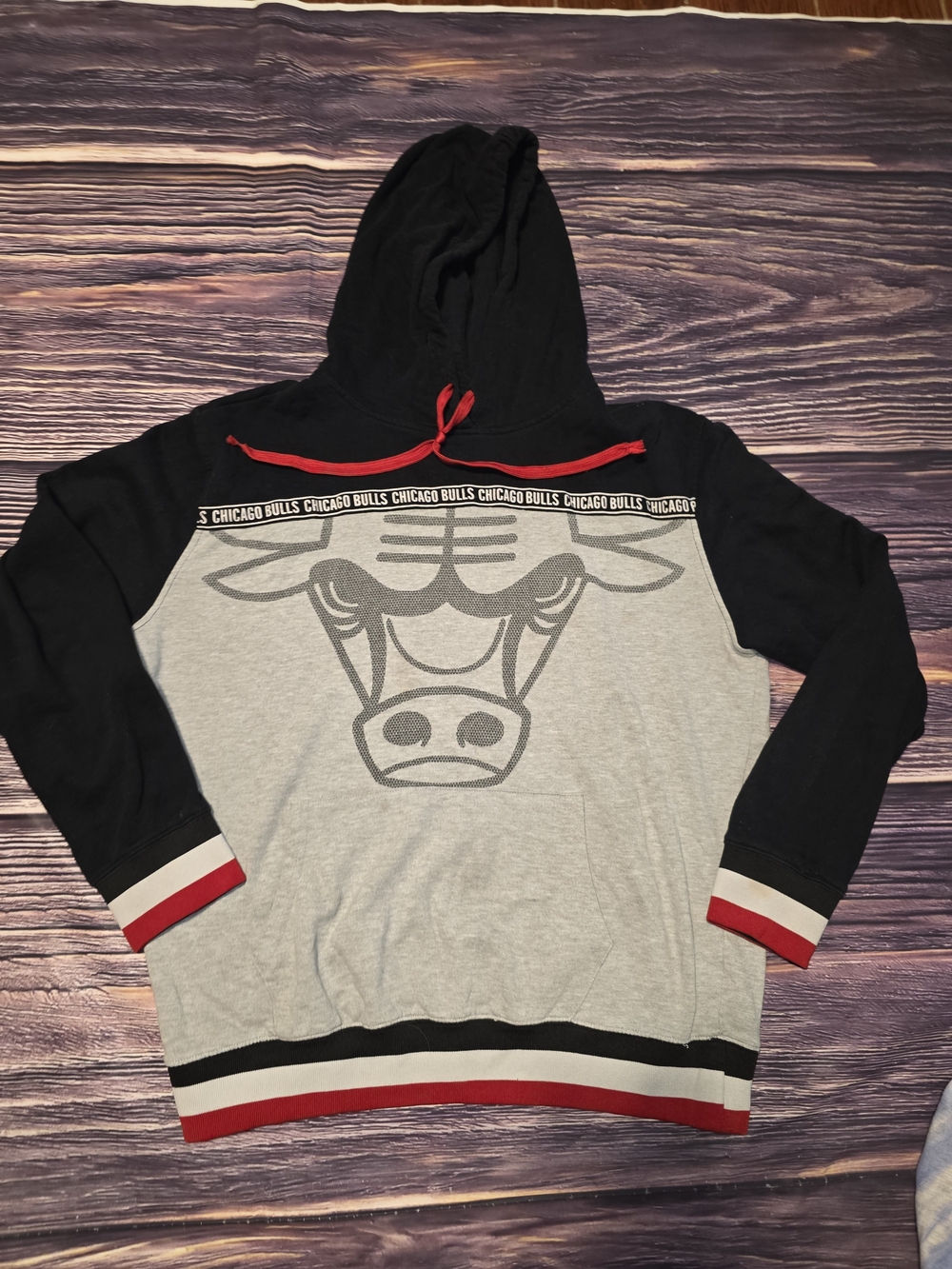 Jordan Chicago Bulls Black, Gray & Red Pullover Hoodie